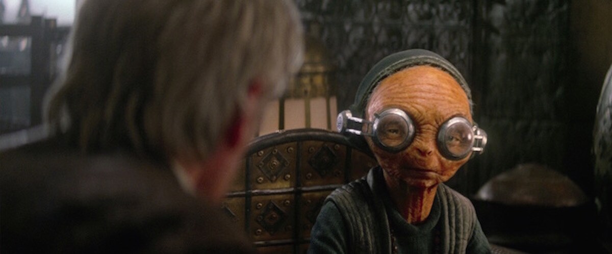 Maz Kanata talking with Han Solo on Takodana