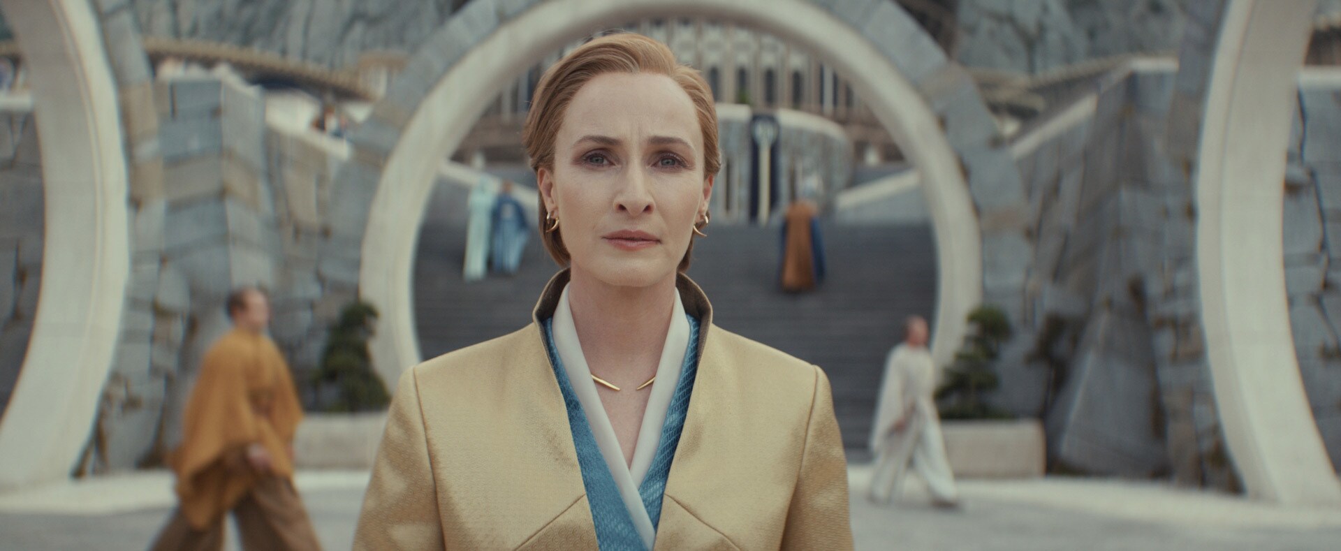 Mon Mothma outside of her estate.