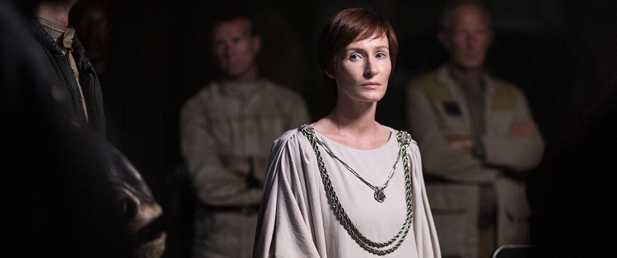 Mon Mothma on Yavin IV