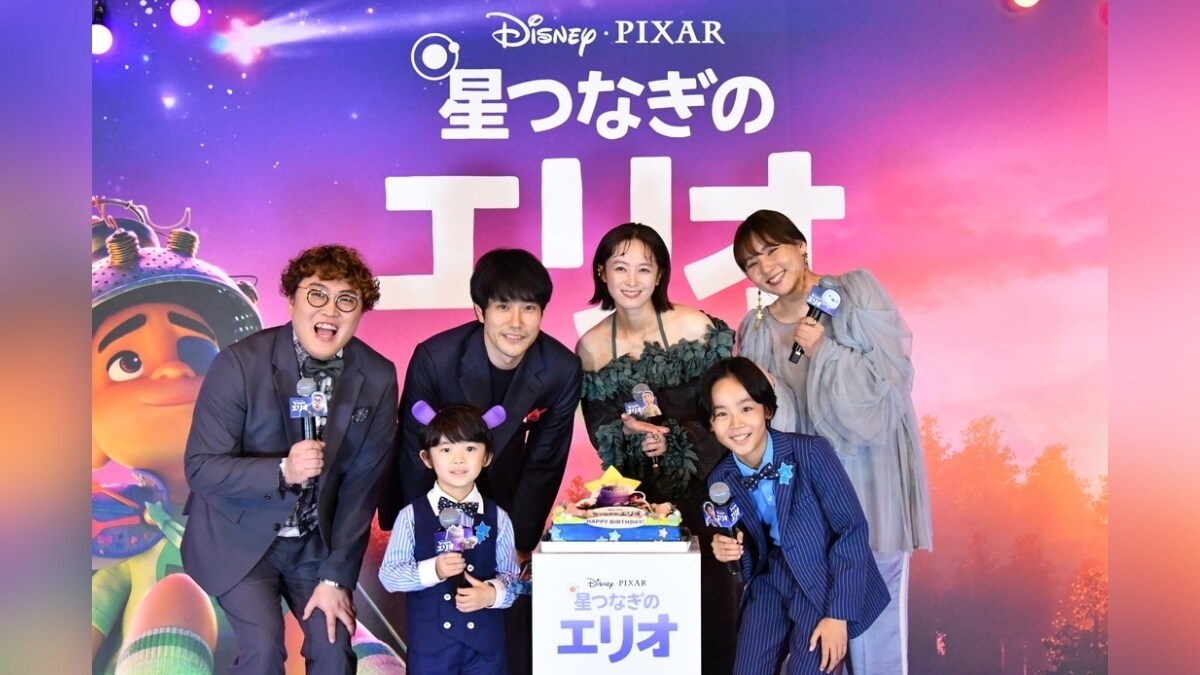 『星つなぎのエリオ』祝初日！チーム：エリオ(豪華日本版声優6名)で和気あいあいの舞台挨拶。大空さん(グロードン役)が瑛都さん(エリオ役)にサプライズで誕生日を祝い、大盛り上がり！8/1(金)実施：初日舞台挨拶開催のご報告