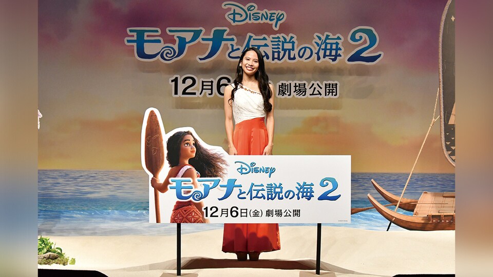 モアナと伝説の海２』モアナ役 屋比久知奈さんが「ビヨンド  ～越えてゆこう～」世界初歌唱！圧巻の歌声に会場中が感動＆屋比久さんもサプライズに感涙「背中を押してくれる力強い作品」とファンにメッセージ！｜映画｜ディズニー公式