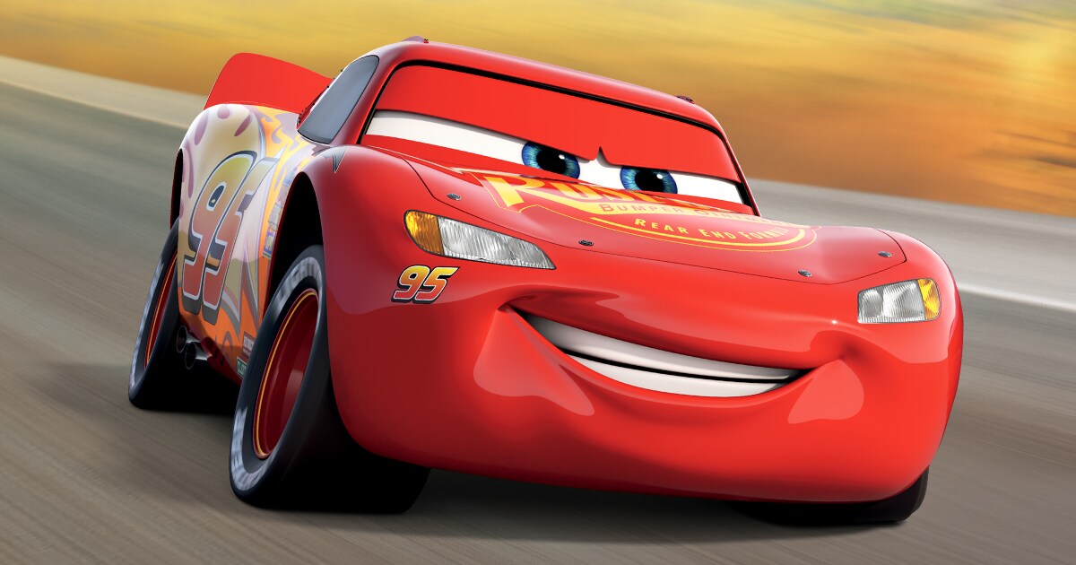 Reducción reducir Hacer Quién hace la voz de El Rayo McQueen en Cars | Disney Latino