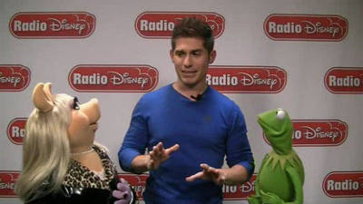 Miss Piggy and Kermit - Celebrity Take with Jake