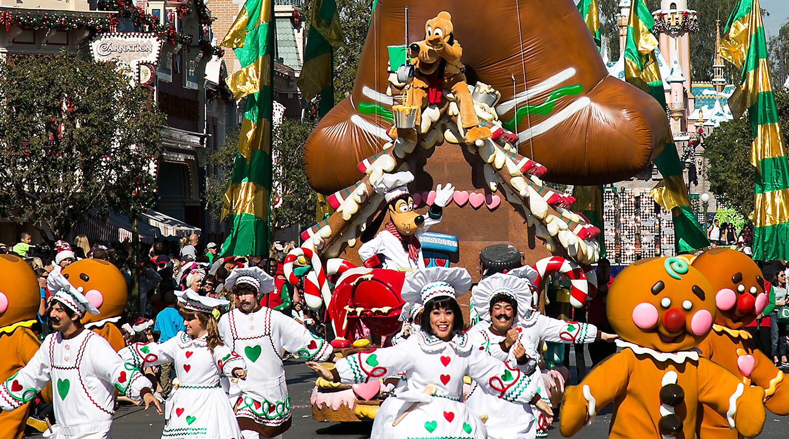 Some of your favorite Disney characters and friends are here to celebrate Christmas Day!