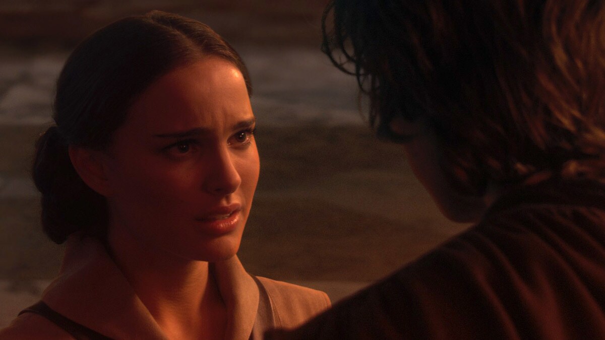 Padmé in discussion with Anakin on Mustafar