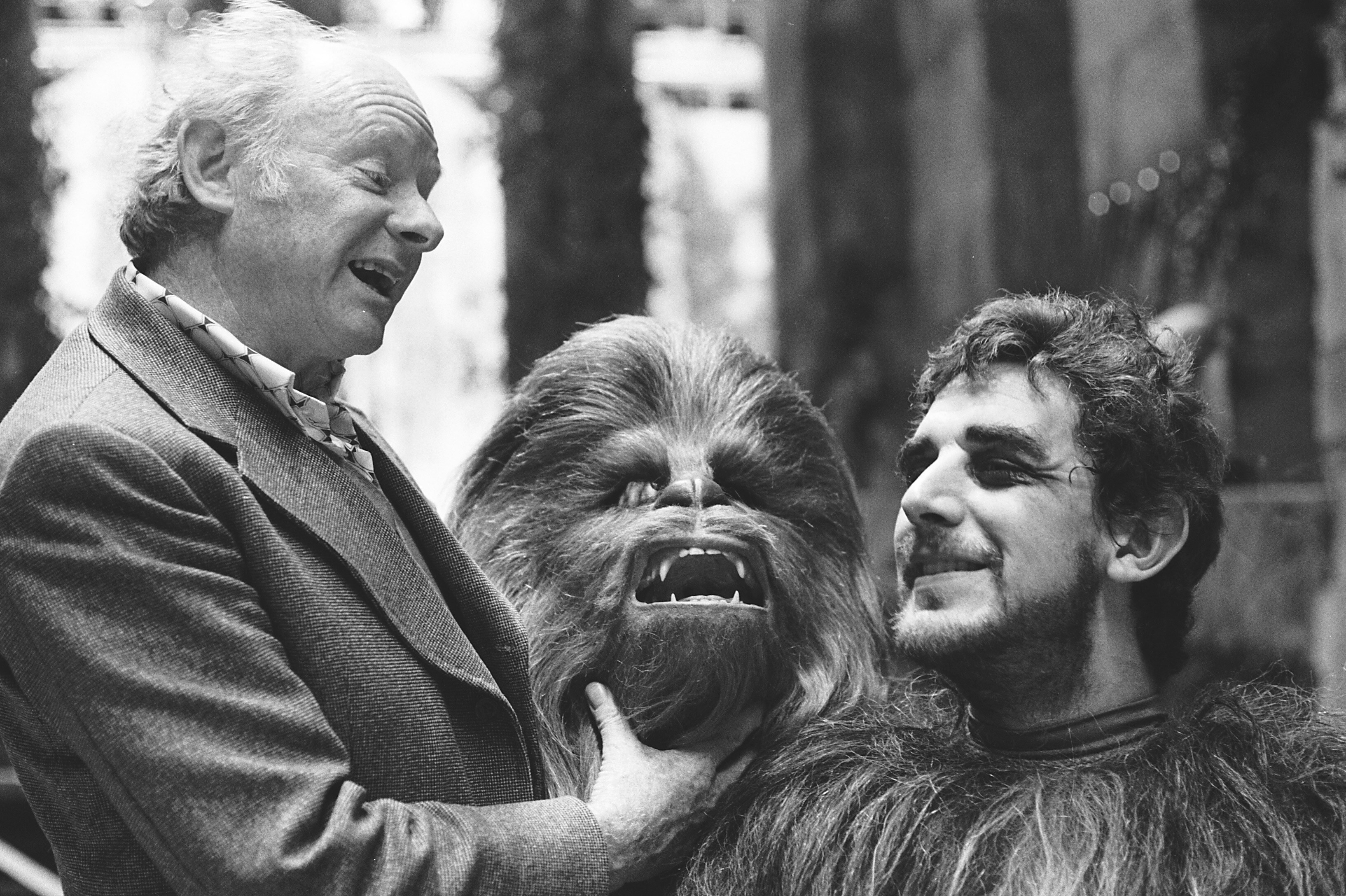 Makeup artist Stuart Freeborn and Peter Mayhew rehearse some of Chewie's lines.