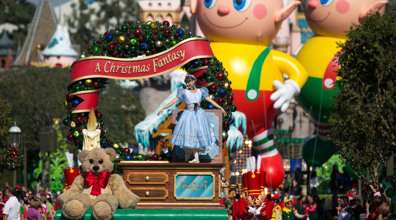 The 30th Annual Disney Parks Christmas Day Parade!