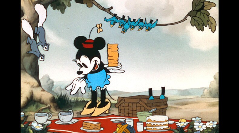 Minnie prepares for a picnic in the park.