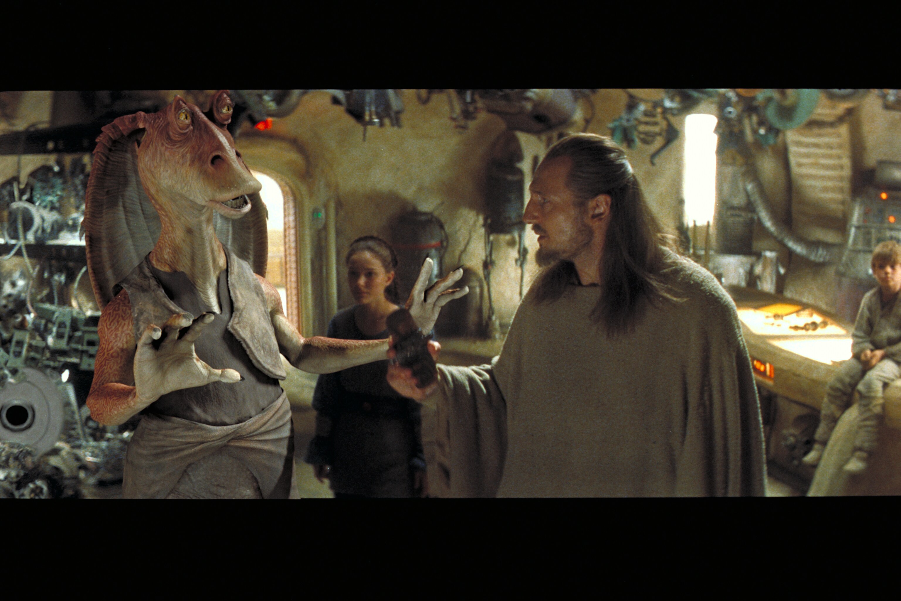 Mace advising Jar Jar not to touch anything aboard the shuttle echoes Qui-Gon's same instructions...