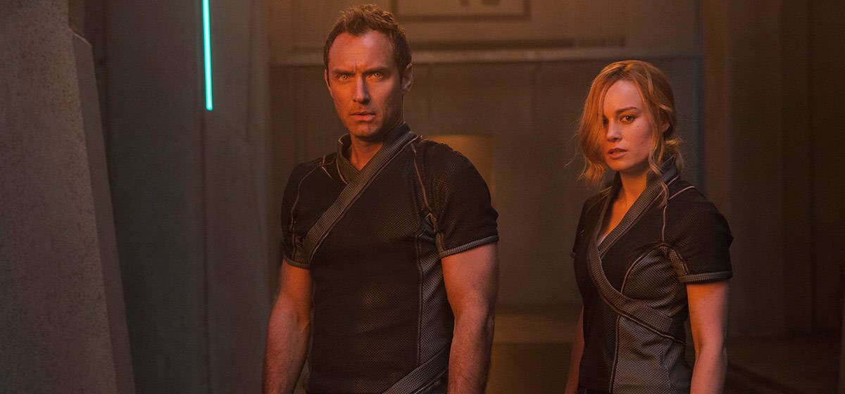 Brie Larson (Captain Marvel) and Jude Law (Yon-Rogg) in Marvel Studios' Captain Marvel