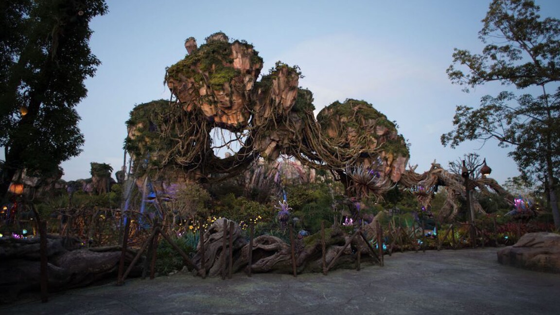 Joe Rohde y Jon Landau celebran el tercer aniversario de Pandora - The World of Avatar en Disney's Animal Kingdom