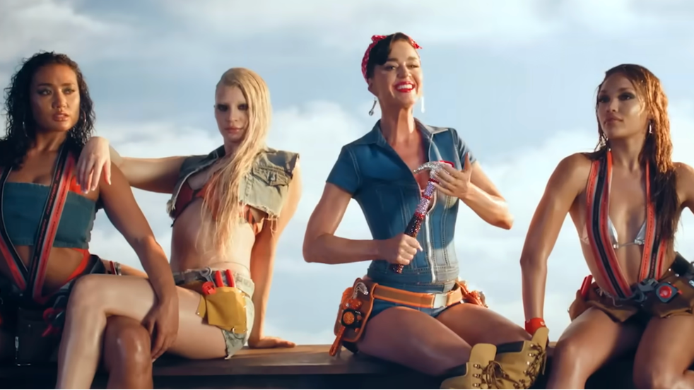 Katy Perry inaugura nova fase com “Woman’s World”