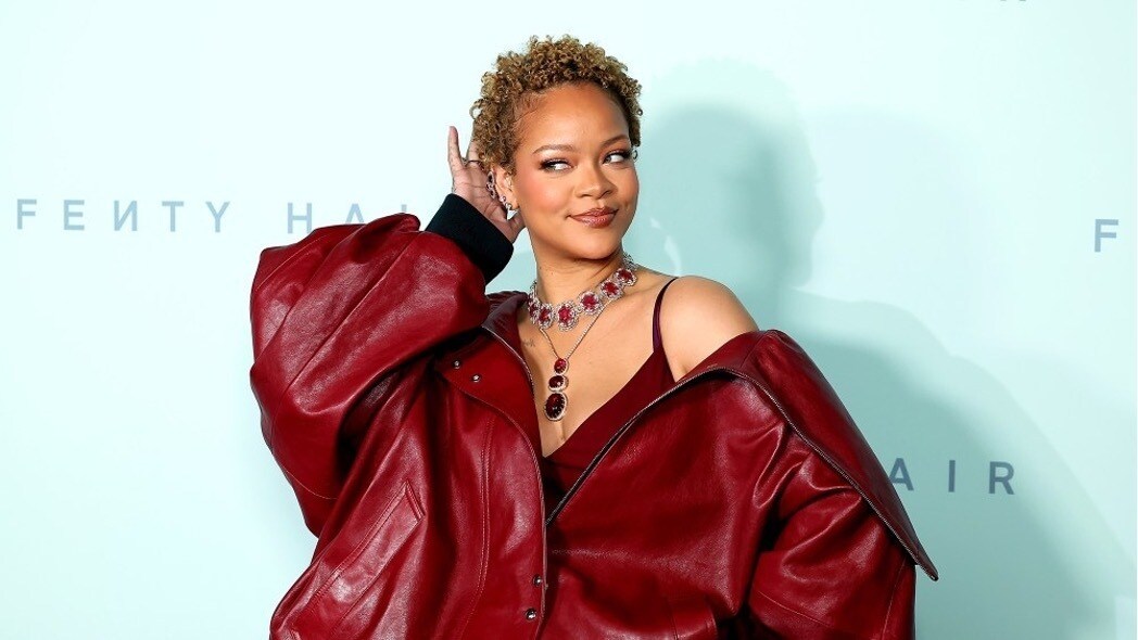 Rihanna, a empresária, lança linha de produtos para cabelo