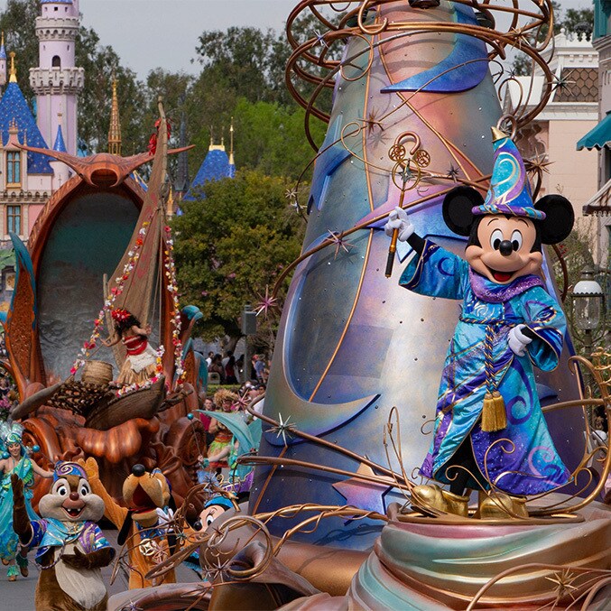 マジック・ハプンズ」パレードがディズニーランド・パークに復活