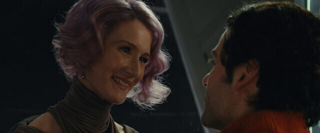 Poe Dameron speaking with Vice Admiral Holdo aboard the Raddus