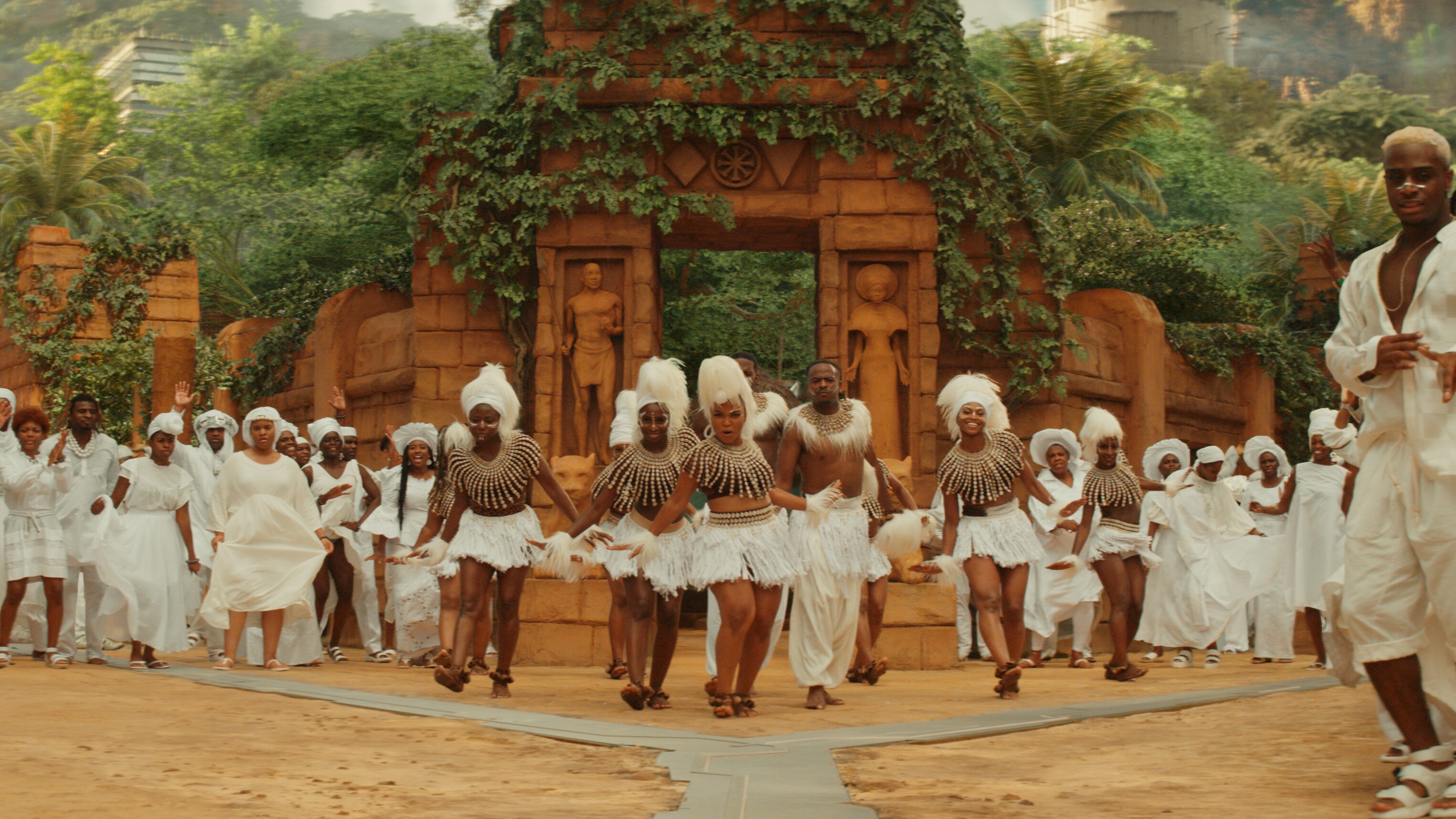 Ruth Carter hace historia al ganar el Oscar® por 'Pantera Negra: Wakanda Por Siempre'