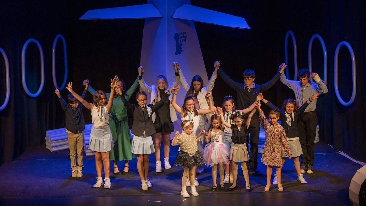 LA FUNDACIÓN JUEGATERAPIA ESTRENA EN EL TEATRO LARA DE MADRID LA OBRA “EL VUELO”, INTERPRETADA POR NIÑOS EN TRATAMIENTO ONCOLÓGICO Y SUS HERMANOS 