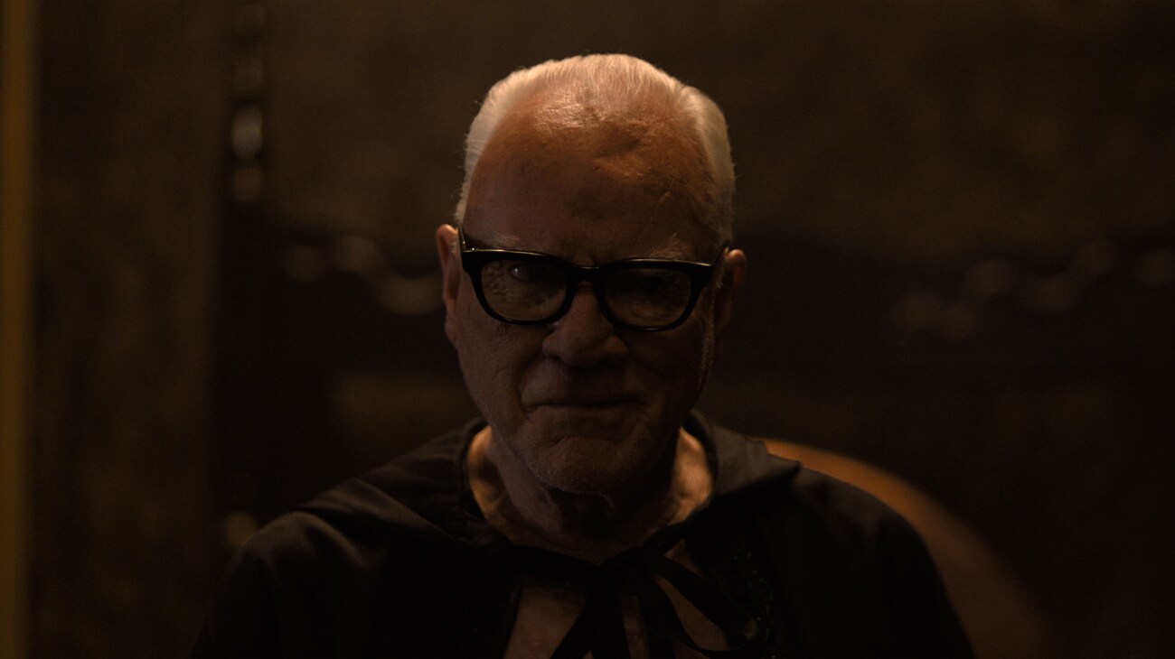Malcolm McDowell as Mr. Pendleton in 20th Century Studios' PSYCHO KILLER. Photo courtesy of 20th Century Studios © 2025 20th Century Studios. All Rights Reserved.