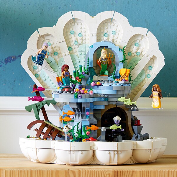 Image of the LEGO The Little Mermaid Royal Clamshell set, a clamshell environment with Ariel, King Triton, and Ursula LEGO figures.
