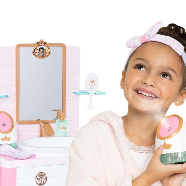 Photo of a girl playing with the Disney Princess Style Collection Deluxe Day Spa