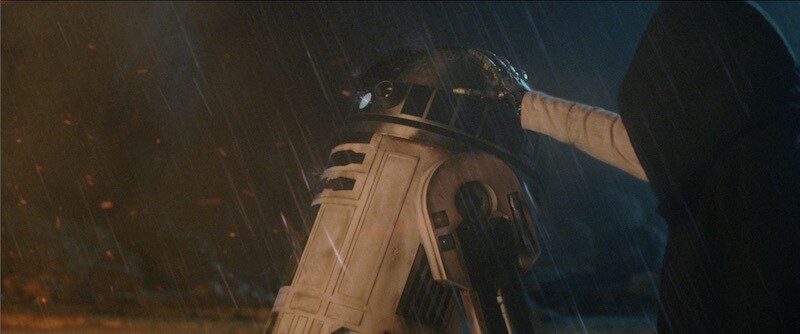 R2-D2 accompanies Luke Skywalker 