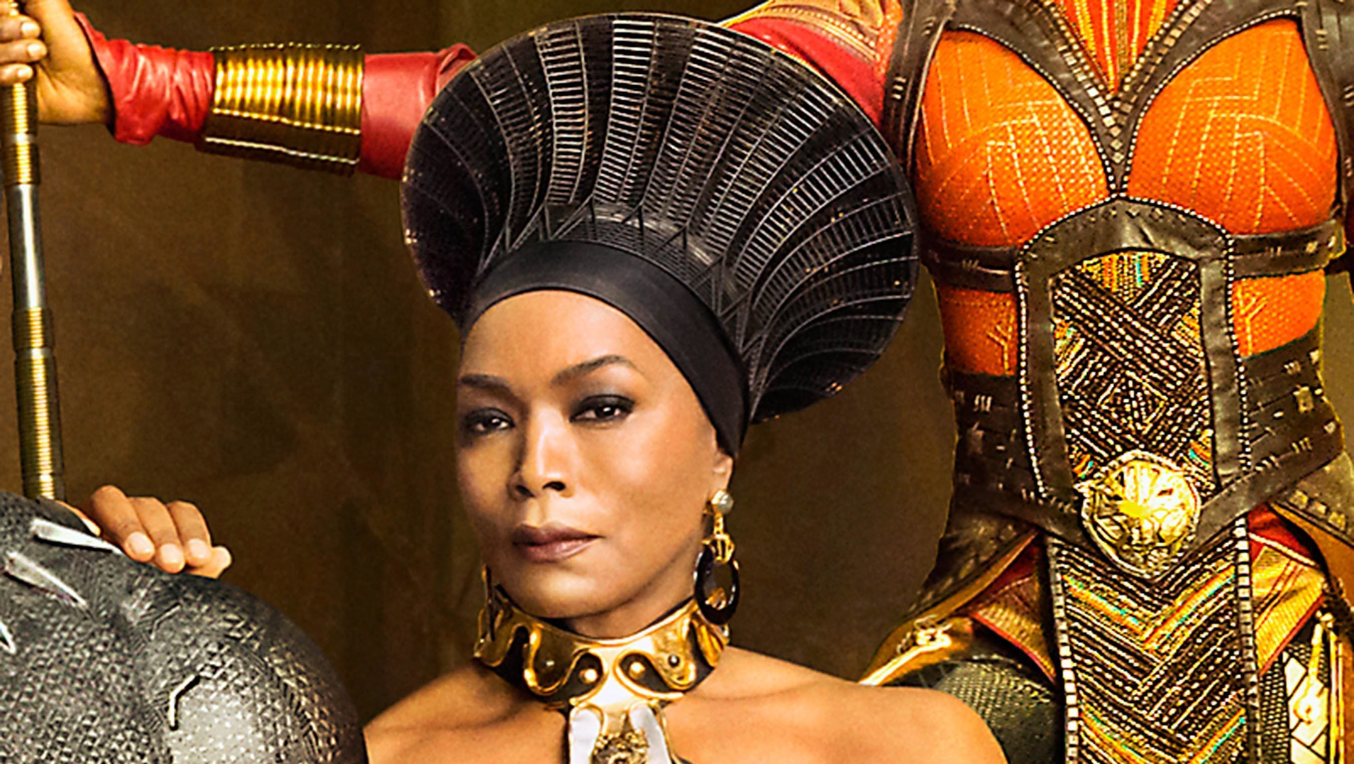 Angela Bassett como Rainha Ramonda