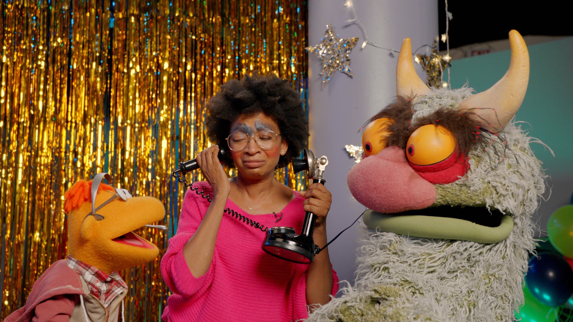 Scooter and contestants in “Muppets Now,” streaming only on Disney+