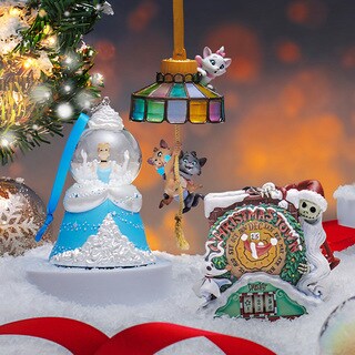 ディズニーストア　Disney クリスマス　ツリー　新品未使用　スノーグローブ ディズニーストア クリスマス スノードーム スノーグローブ