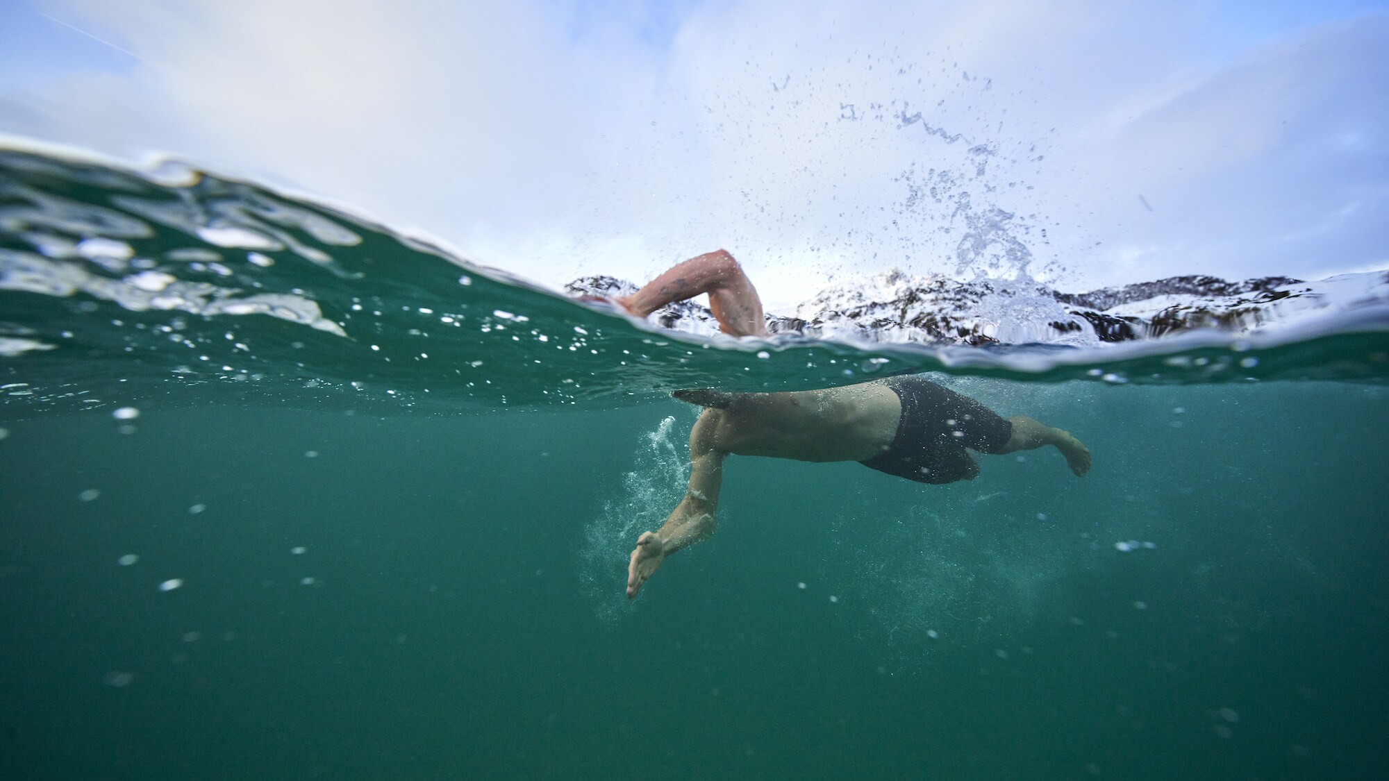 Chris Hemsworth swims in the freezing water in Norway. (National Geographic for Disney+/Craig Parry)