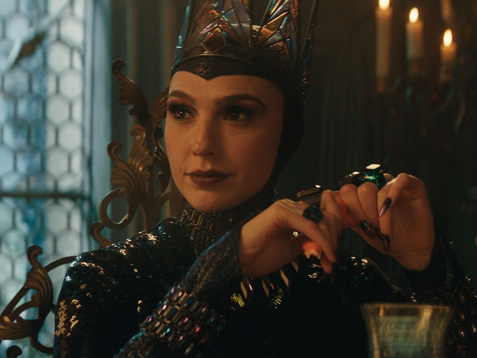 ブランド雑貨総合 女王｜実写『白雪姫』｜ディズニー公式 ワンピース