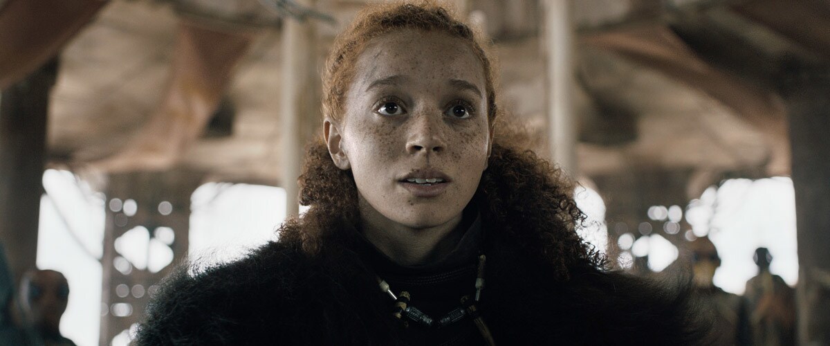 Enfys Nest showing her true identity without her mask on