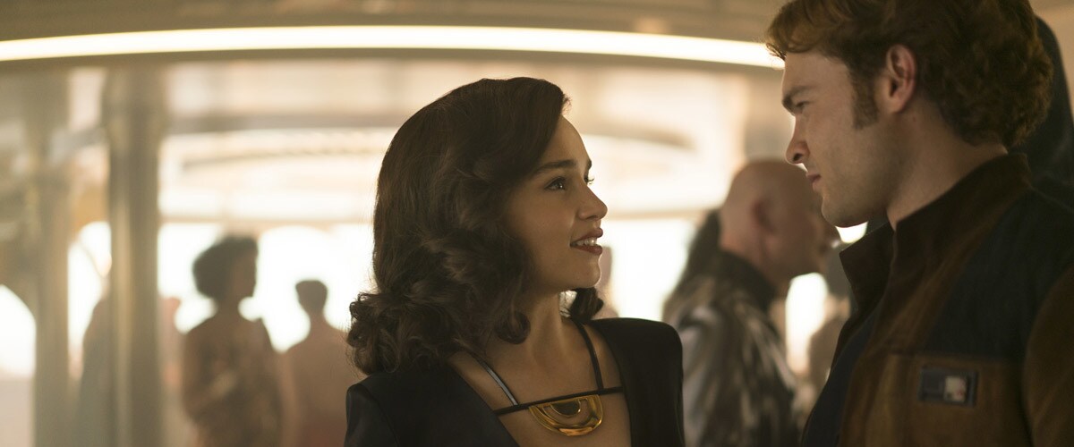 Qi'ra reuniting with Han Solo on Vandor Qi'ra reuniting with Han Solo on Vandor