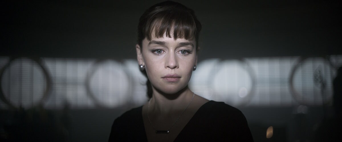 Qi'ra assuming the responsibility of leading Crimson Dawn