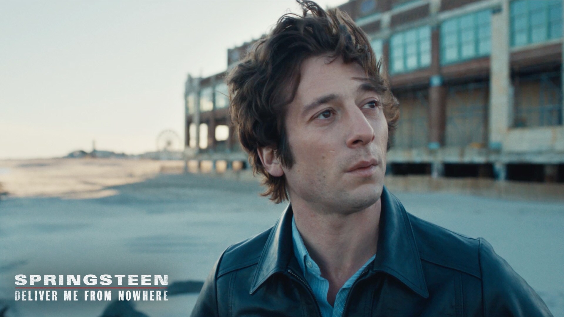 Image of Bruce Springsteen (actor Jeremy Allen White) looking into the distance. | 20th Century Studios | Springsteen: Deliver Me From Nowhere