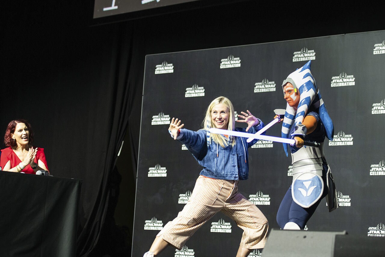 Ashley Eckstein with an Ahsoka cosplayer