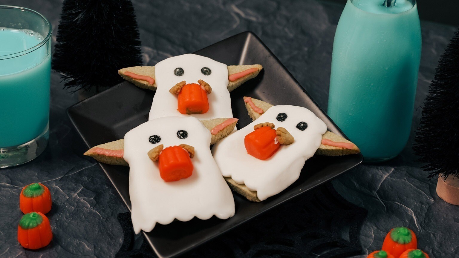 Grogu Ghost Cookies: This Is the Way to Make Cute Halloween Treats