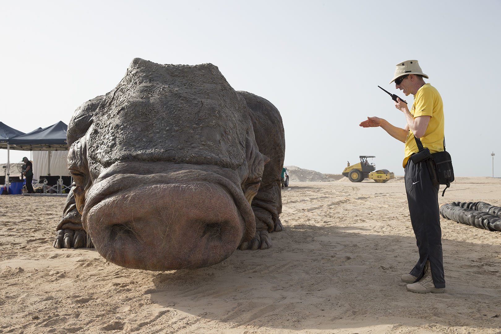 Creature Choreographer Paul Bodycote with the Happabore puppet on the set of Star Wars: The Force Awakens.