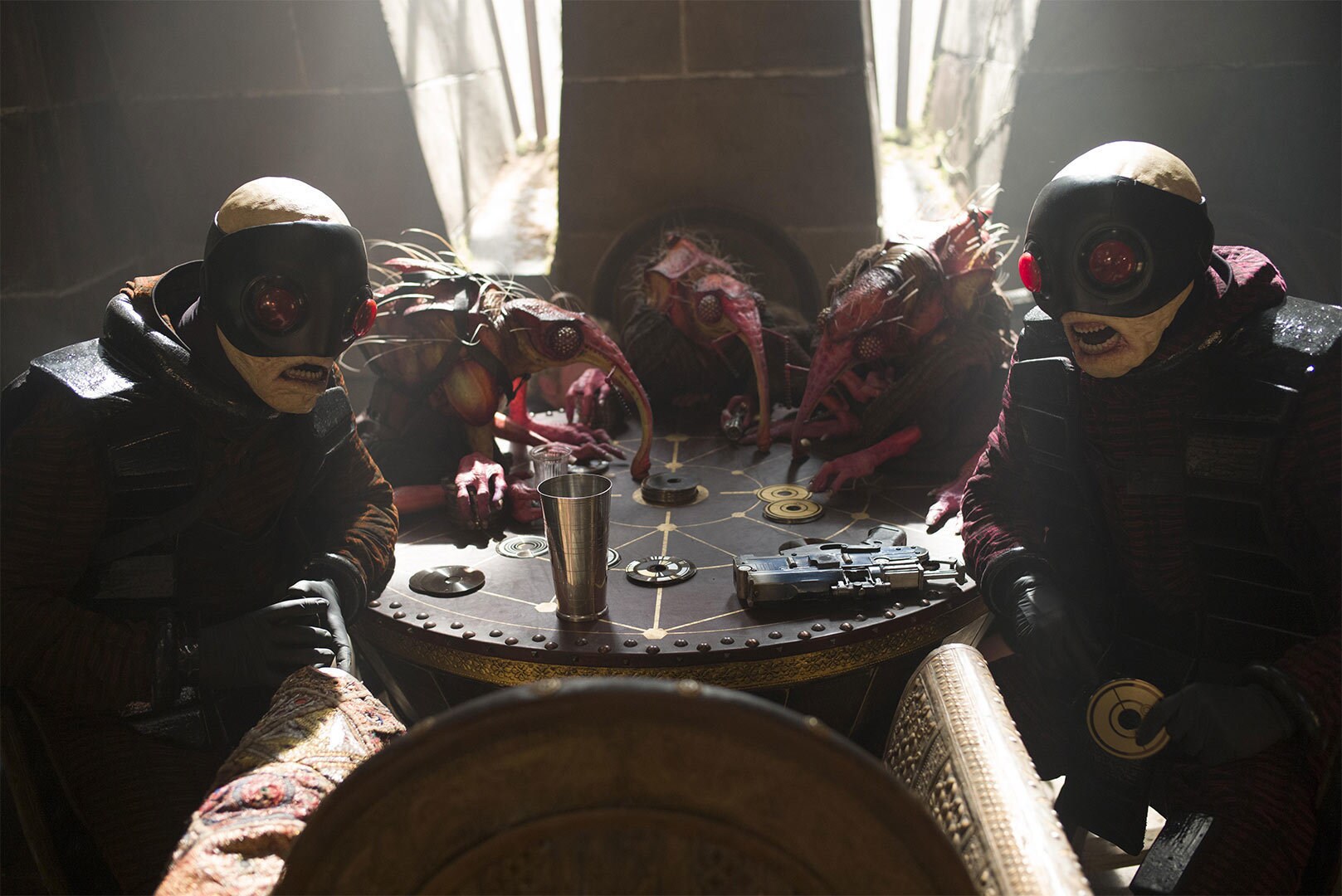 Locals at Maz Kanata’s castle.