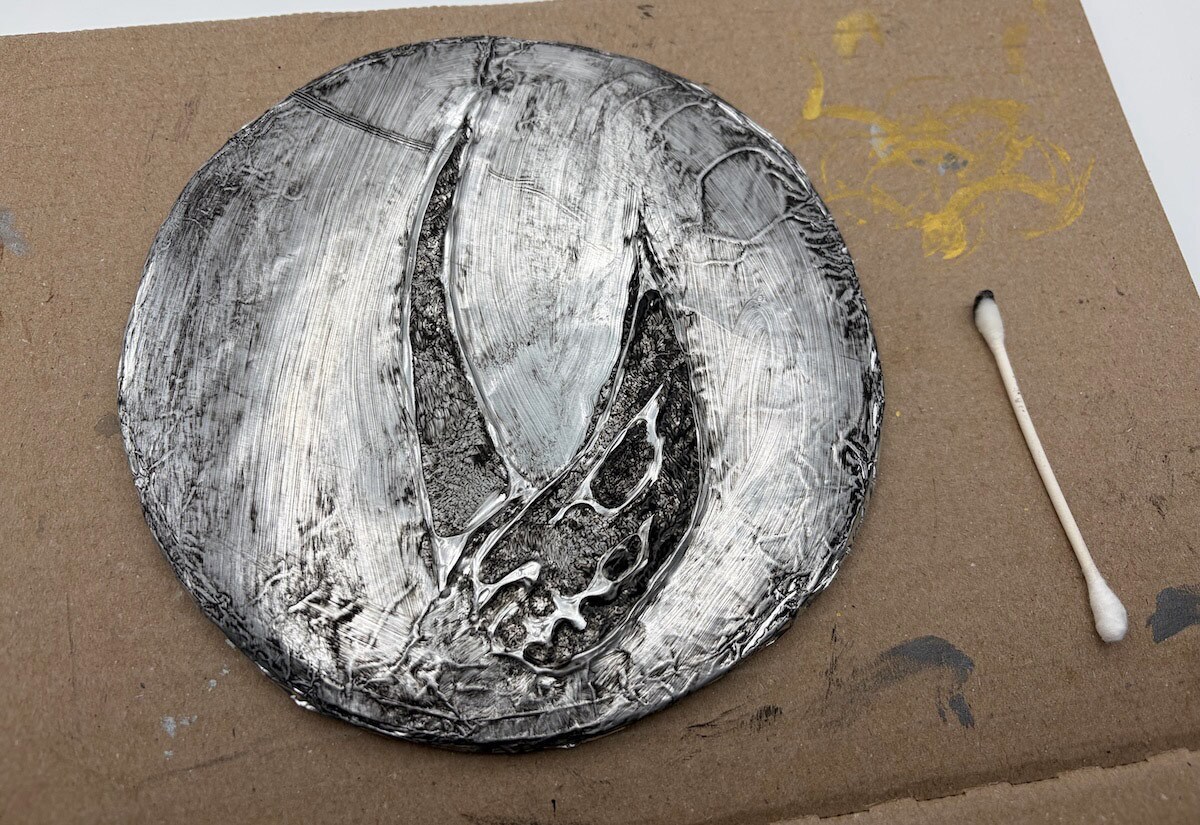 Trace the raised lines of the mudhorn with cotton swabs to highlight the edges, then let all paint dry.Trace the raised lines of the mudhorn with cotton swabs to highlight the edges, then let all paint dry.