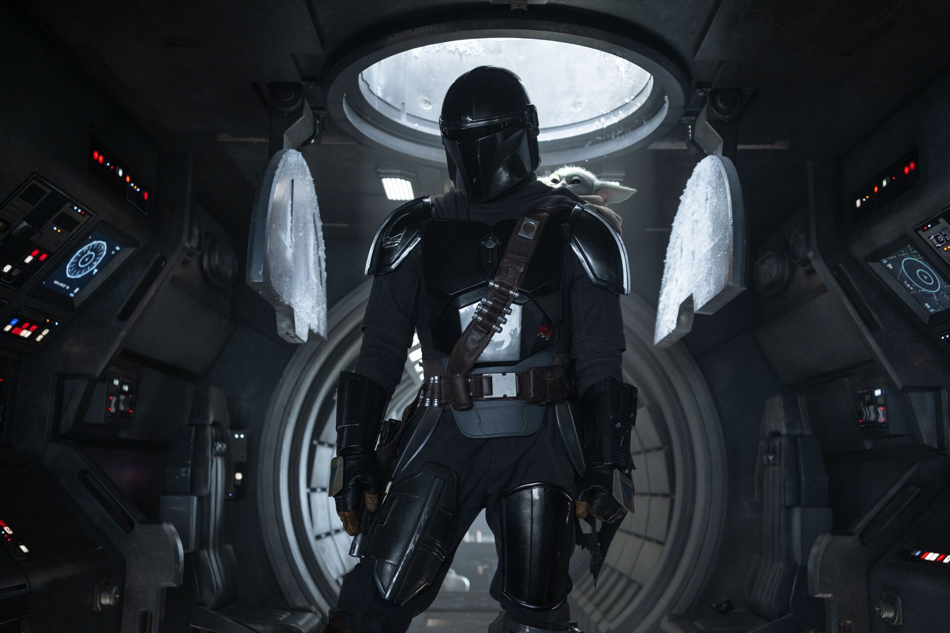 (L-R) Mandalorian (Pedro Pascal) and Grogu in Lucasfilm's The Mandalorian and Grogu.