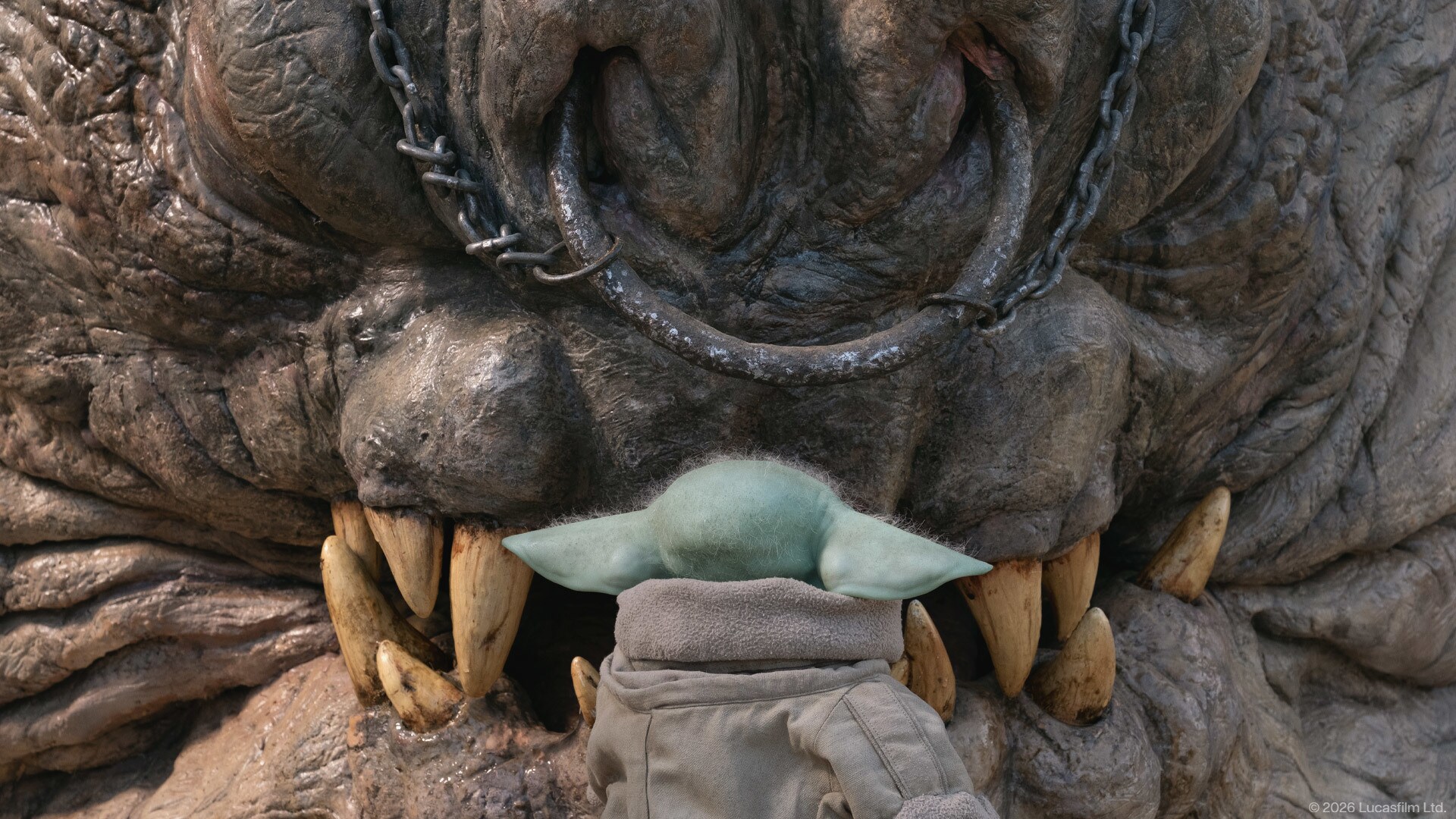 Grogu meets a rancor on Tatooine.