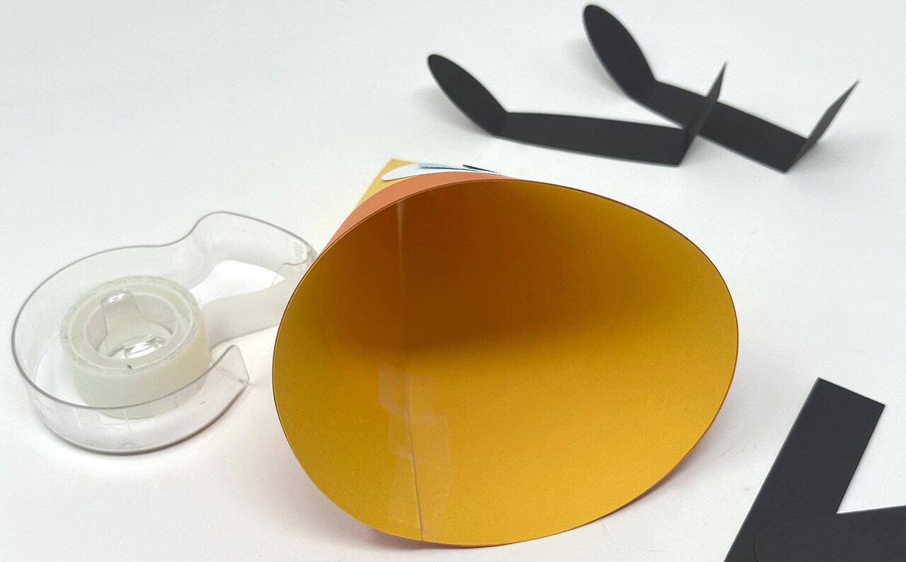 Connect the cone of the Droid Desk Buddy craft inspired by Star Wars: Visions.