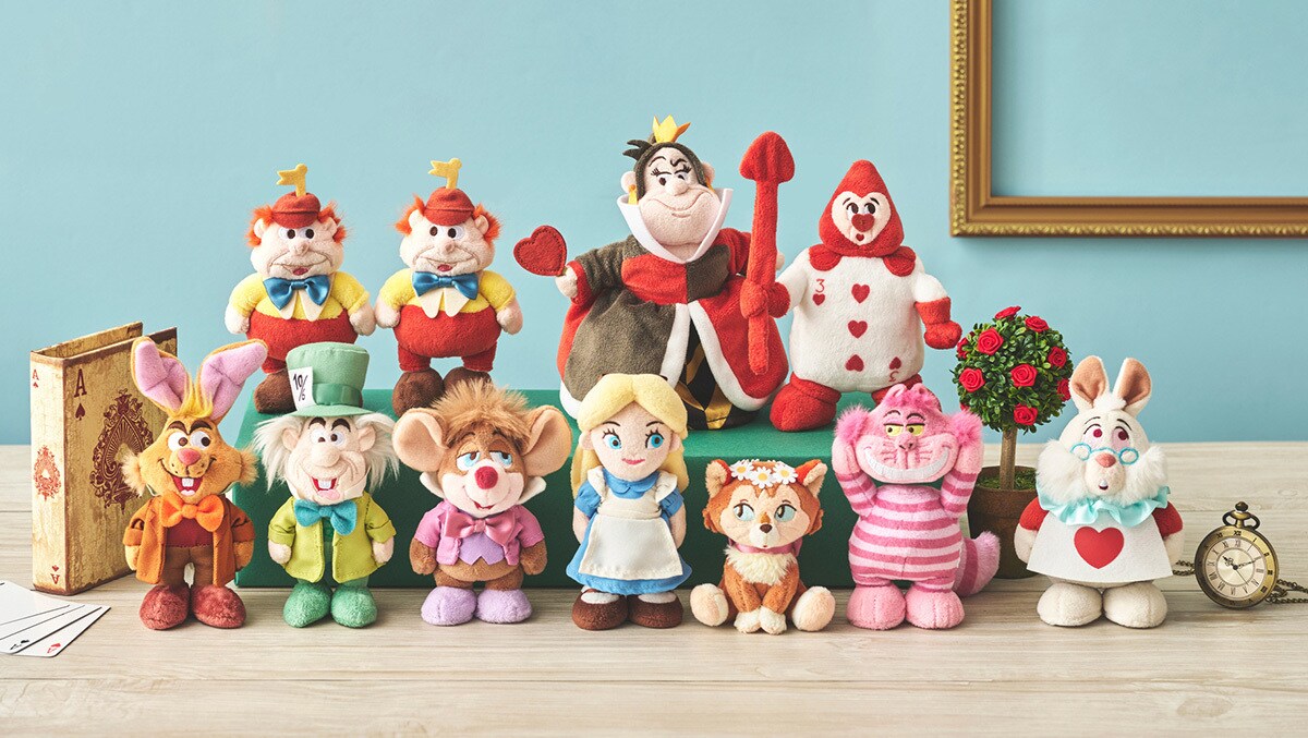 「Disney stanDs」に、『ふしぎの国のアリス』のぬいぐるみが登場!
