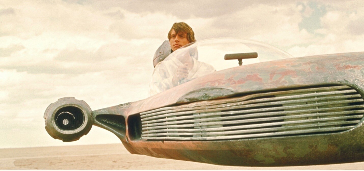 Luke looks out into the distance in Star Wars: A New Hope