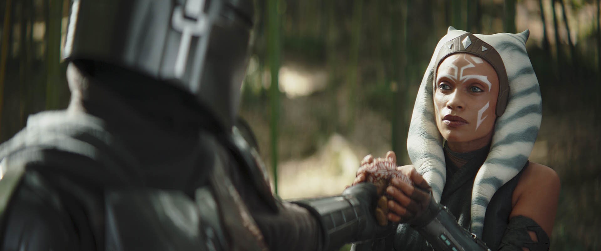 The Mandalorian gives Ahsoka a present to give Grogu.