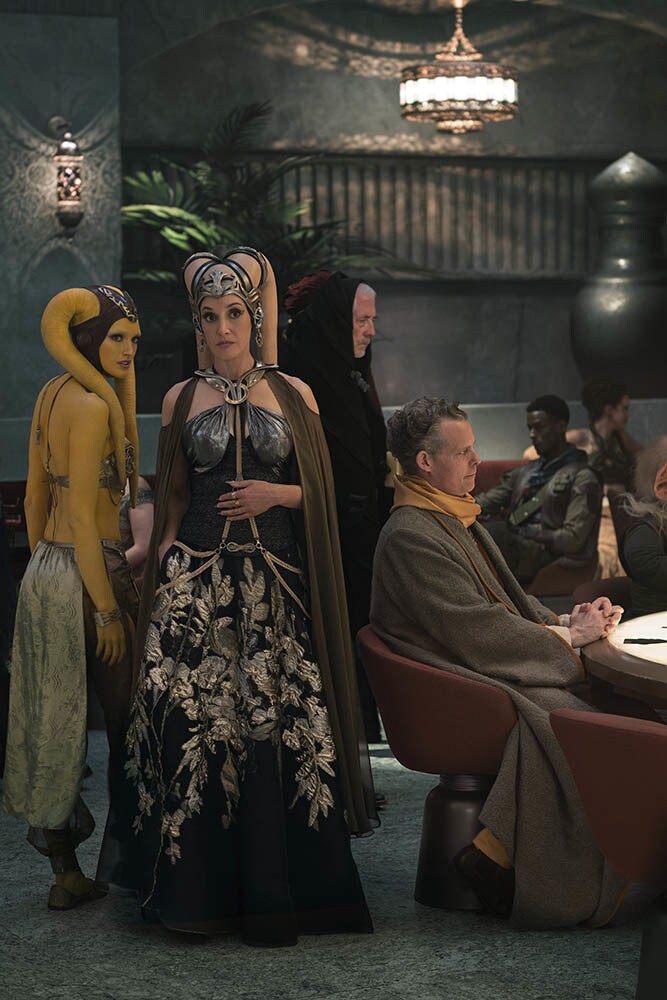 (L-R): Twi'lek attendant and (Jennifer Beals) in a scene from Lucasfilm's THE BOOK OF BOBA FETT