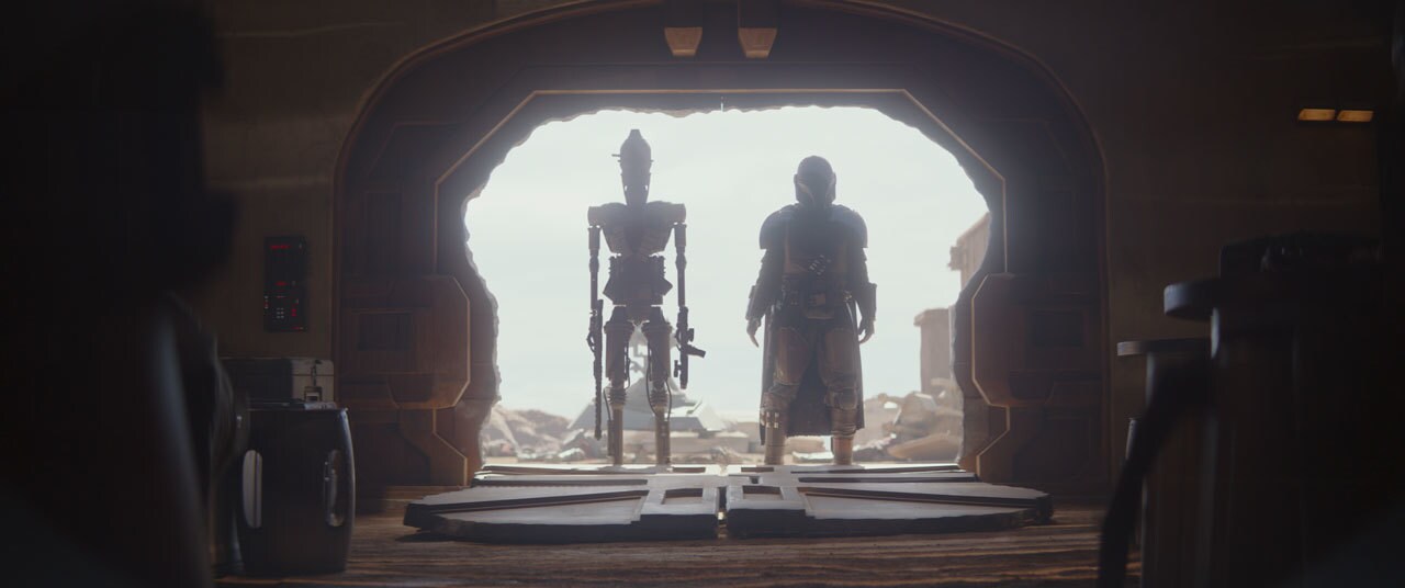 The Mandalorian and the IG unit agree to work together, wiping out the gunfighters.