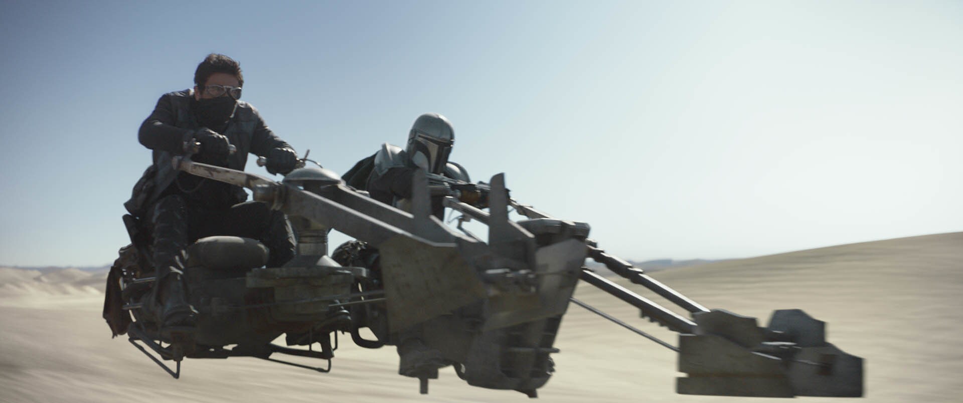 The Mandalorian and Toro set off on a pair of speeder bikes, but soon encounter Tusken Raiders an...