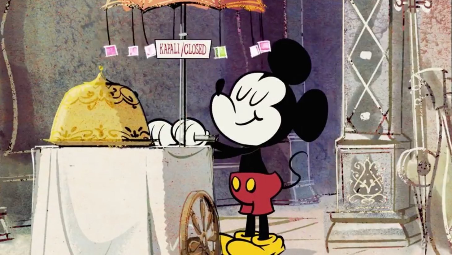 Mickey Mouse yemek arabasını itiyor