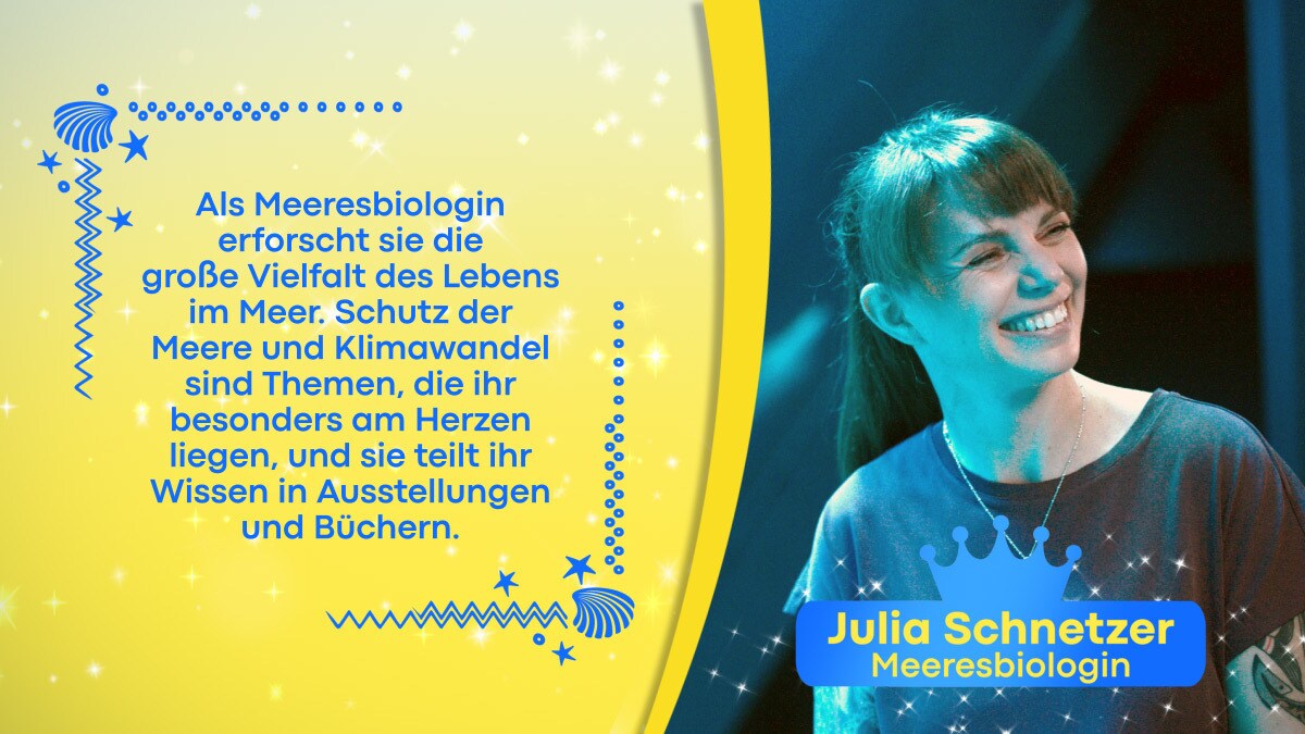 Meeresbiologin Julia Schnetzer vor einem Aquarium im Ozeaneum Stralsund